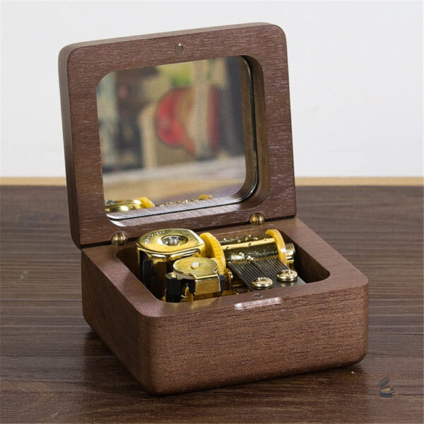 Élégante boîte à musique en bois, style rétro