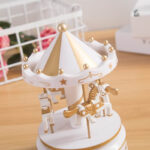 Décoration musicale pour chambre d'enfant avec carrousel
