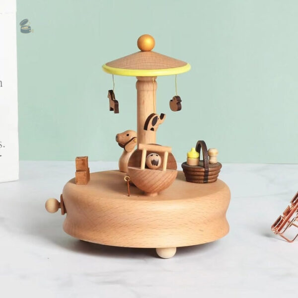 Boîte à musique enfantine avec motifs de carrousel