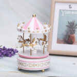 Carrousel musical rose au design enchanteur