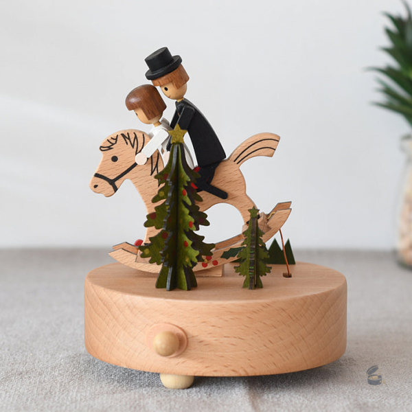 Cheval en bois avec mécanisme musical