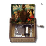Boîte à musique traditionnelle avec manivelle et design château