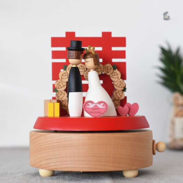 Musique douce d'une boîte à musique en bois nuptiale