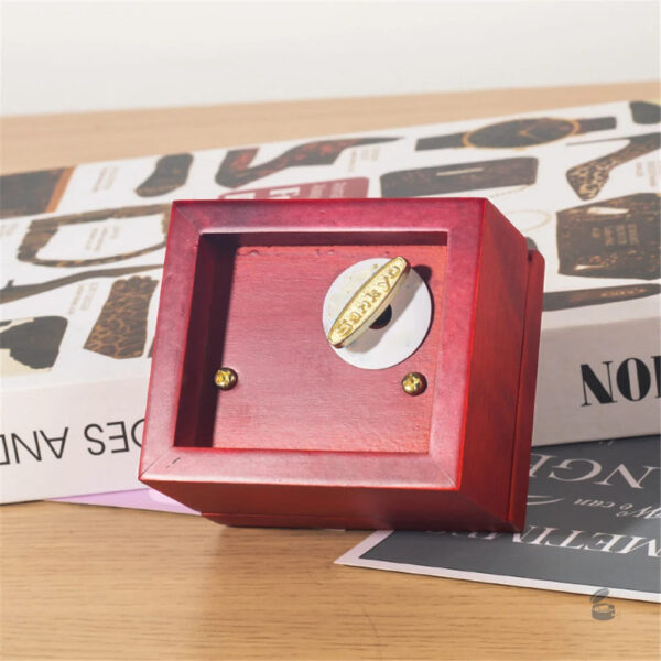 Boîte à musique vintage avec finitions artisanales