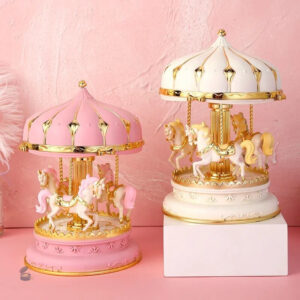 Carrousel musical coloré avec lumières