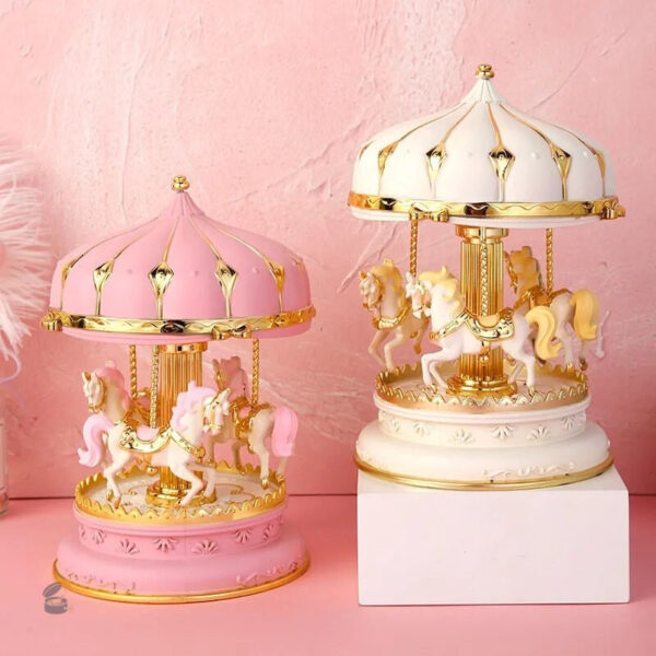 Carrousel musical coloré avec lumières
